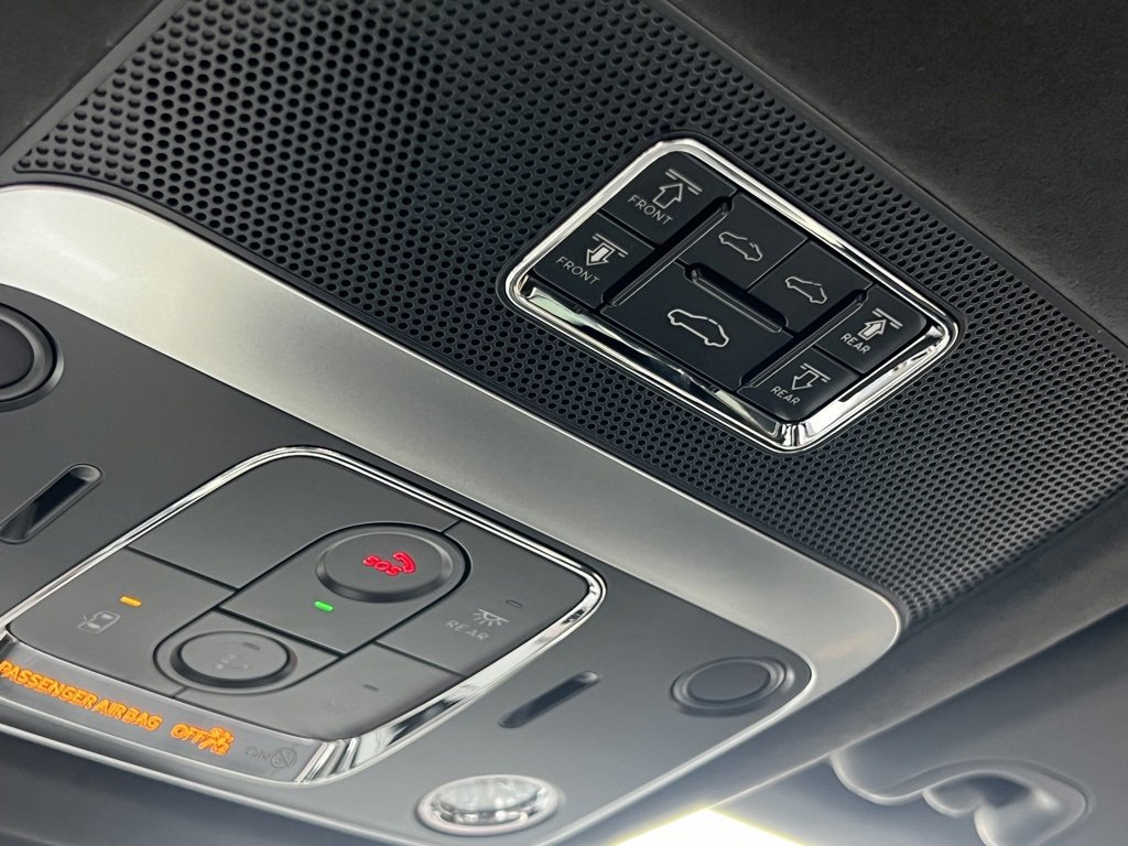 Used 2025 Bentley Flying Spur Speed image 39