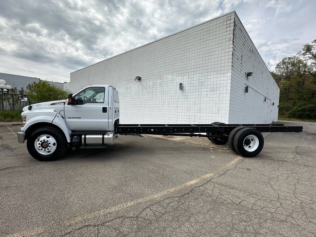 New 2027 Ford F750 2WD Regular Cab Super Duty image 2