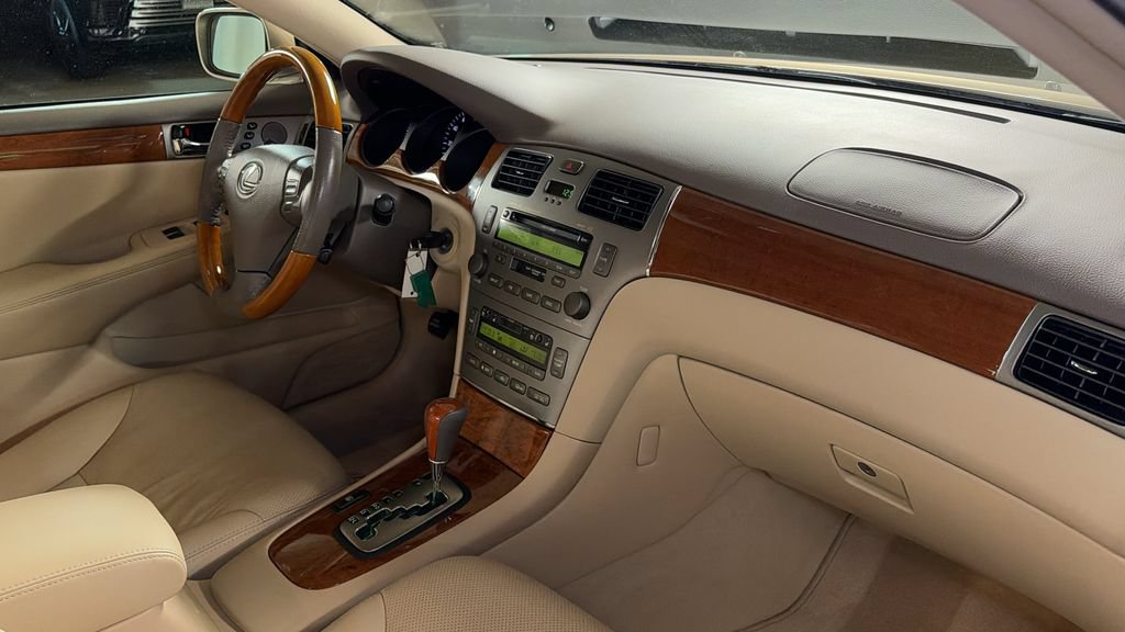 Used 2005 Lexus ES 330 FWD image 11