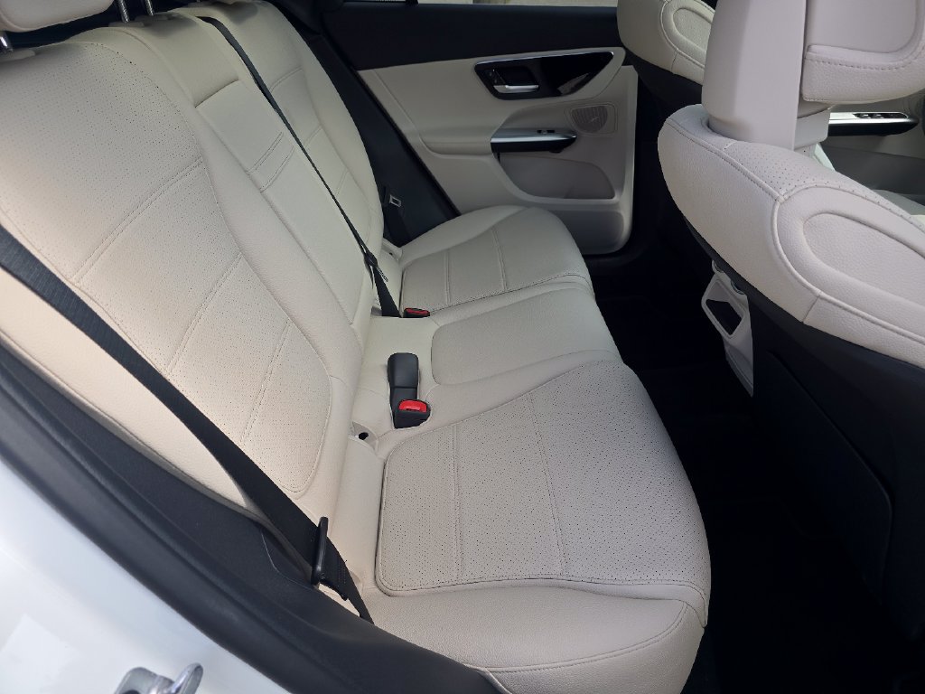Used 2026 Mercedes-Benz GLC 300 4MATIC image 21