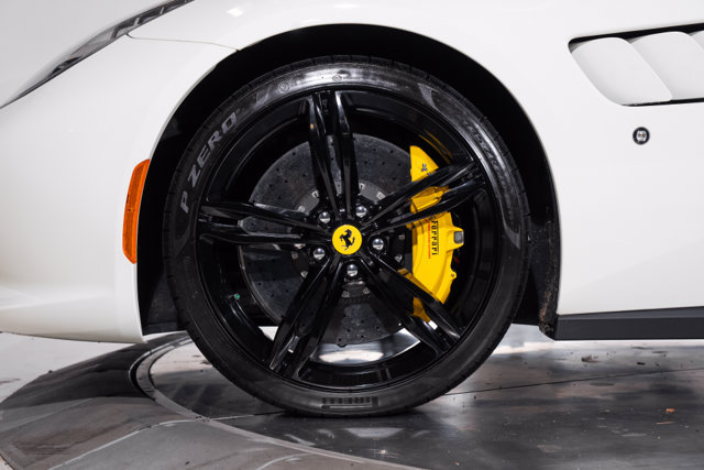 Used 2018 Ferrari GTC4Lusso AWD/4WD image 18