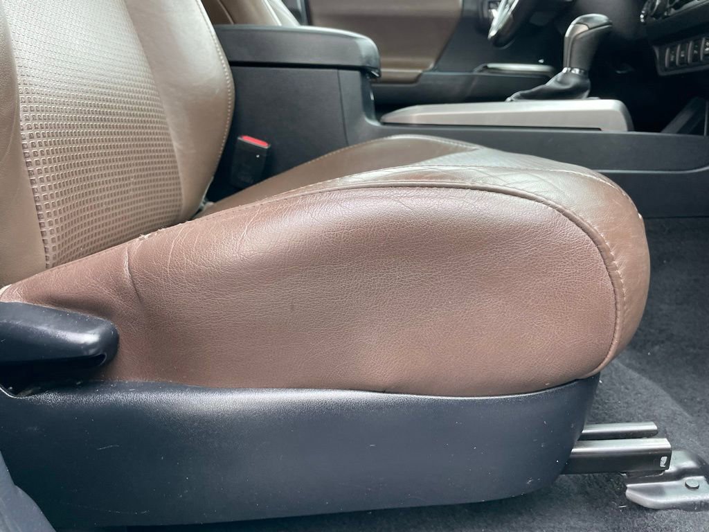 Used 2017 Toyota Tacoma Limited w/ Tow Package image 31