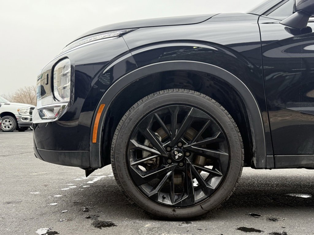 Used 2024 Mitsubishi Outlander SE image 32