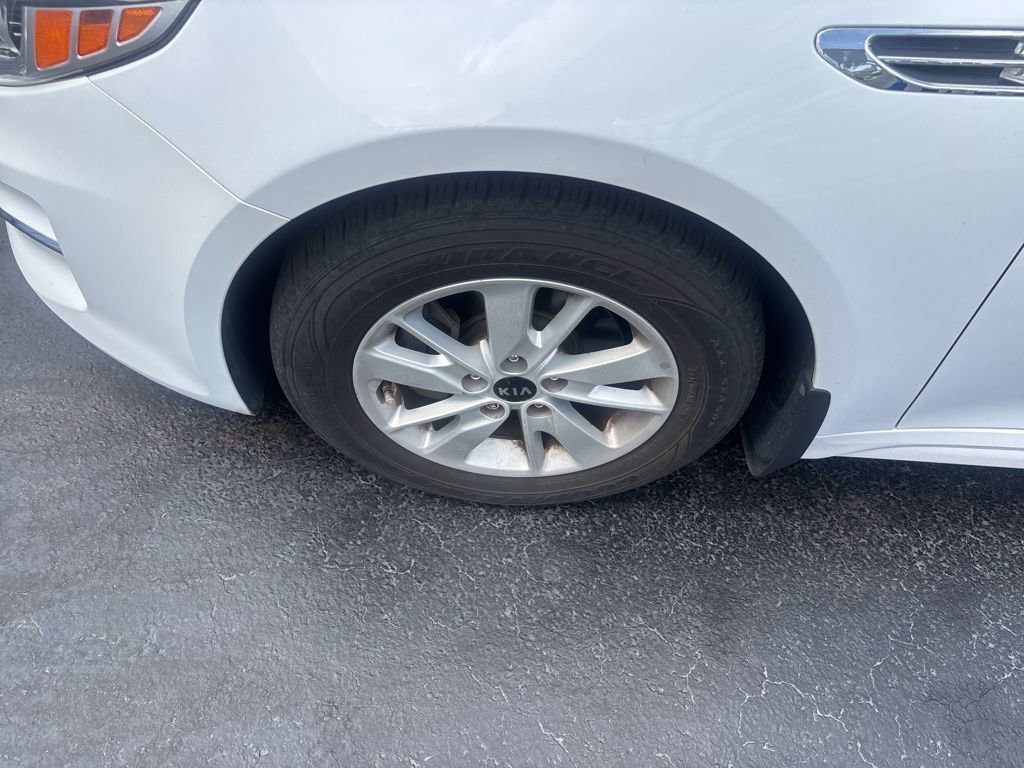 Used 2018 Kia Optima LX image 4