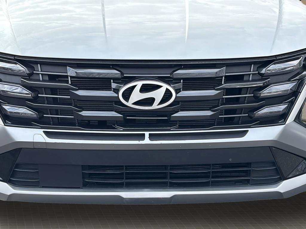 Certified 2025 Hyundai Tucson SE image 9