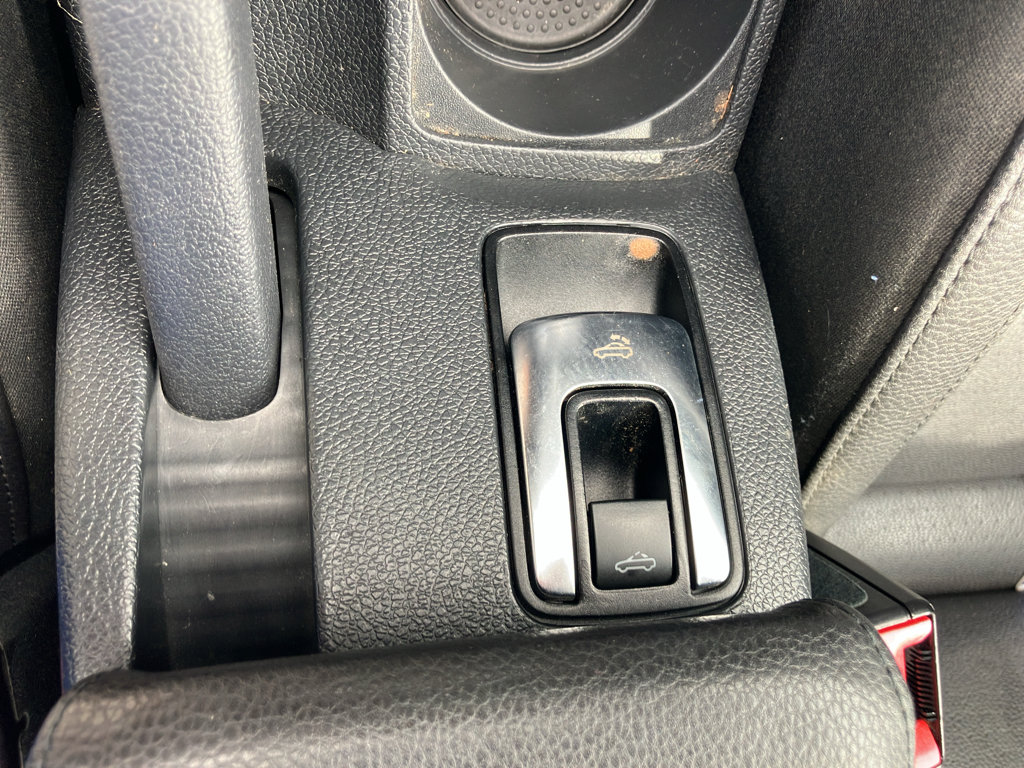 Used 2014 Volkswagen Eos FWD image 22
