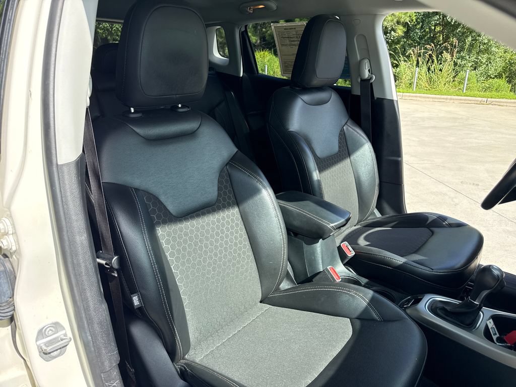 Used 2020 Jeep Compass Latitude FWD image 34