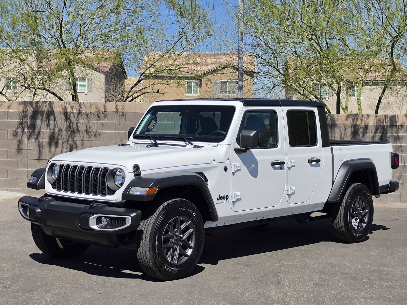 Used 2025 Jeep Gladiator Sport AWD/4WD image 5
