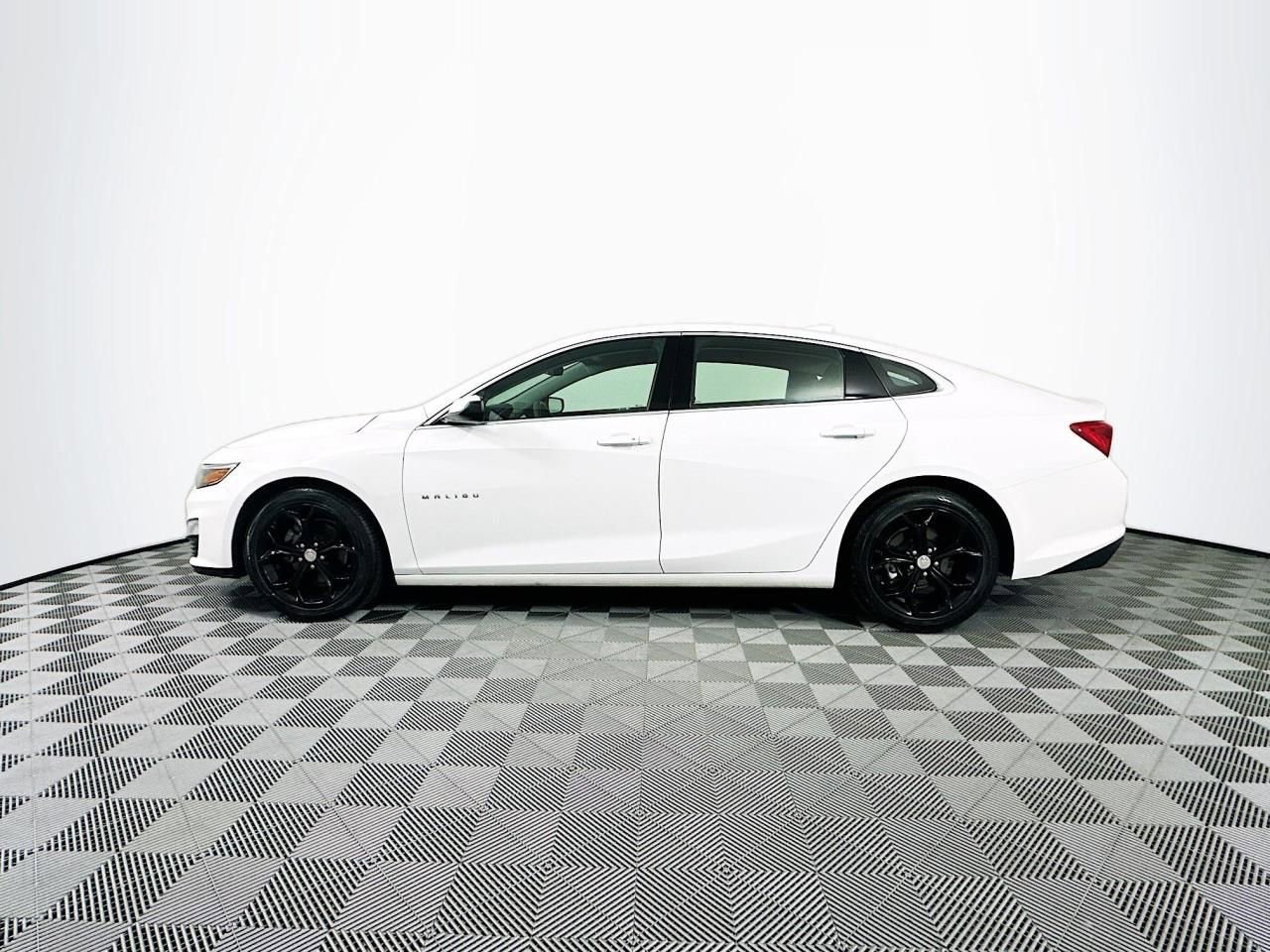 Used 2023 Chevrolet Malibu LT image 14