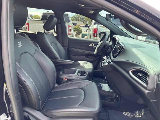 Used 2026 Chrysler Pacifica Select w/ S Appearance Package AWD/4WD image 39
