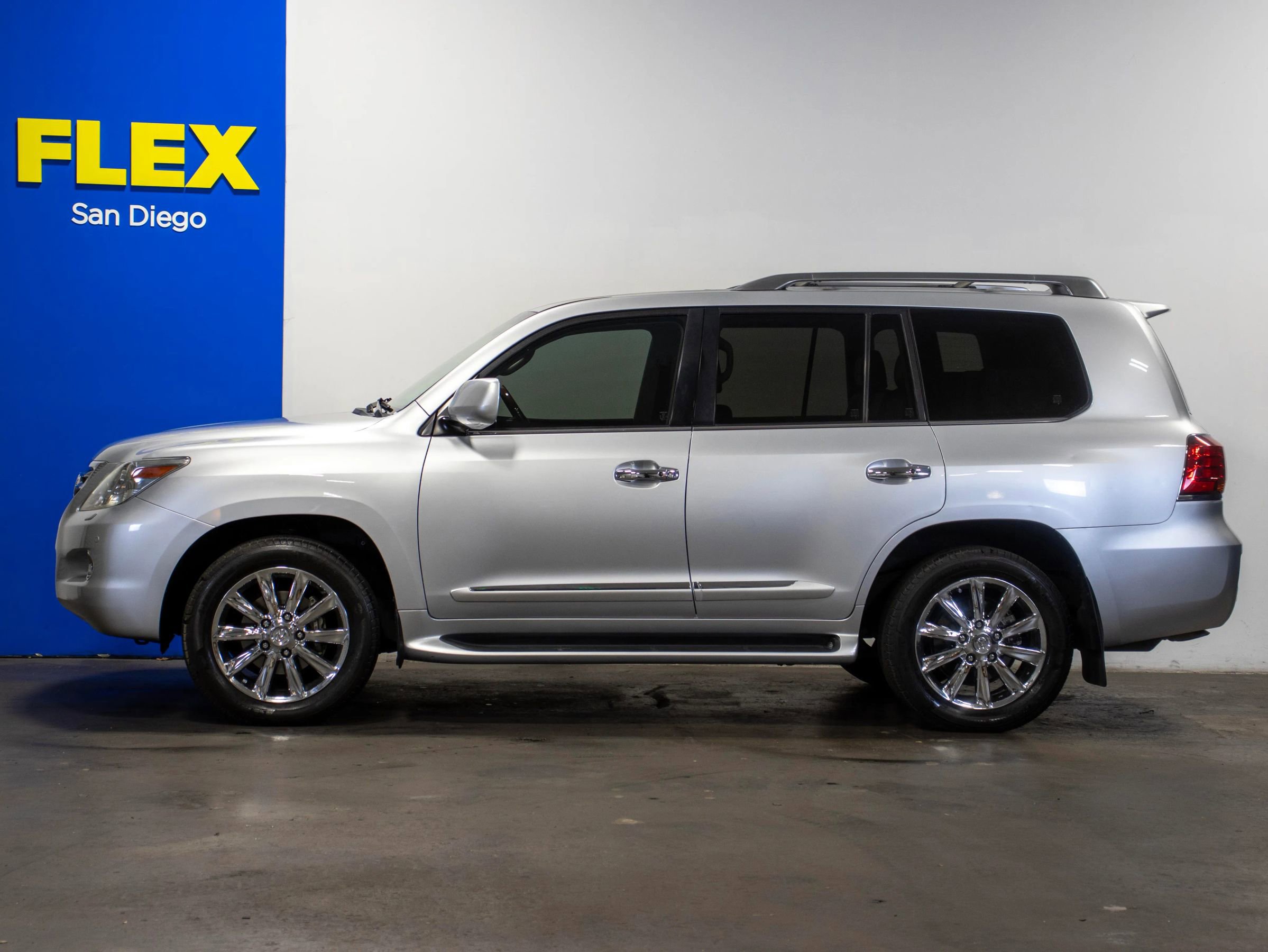Used 2009 Lexus LX 570 4WD image 2