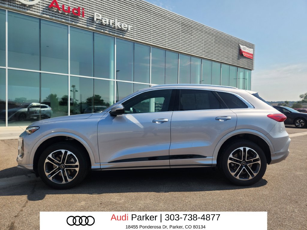Used 2025 Audi Q5 Premium Plus w/ Premium Plus AWD/4WD image 2