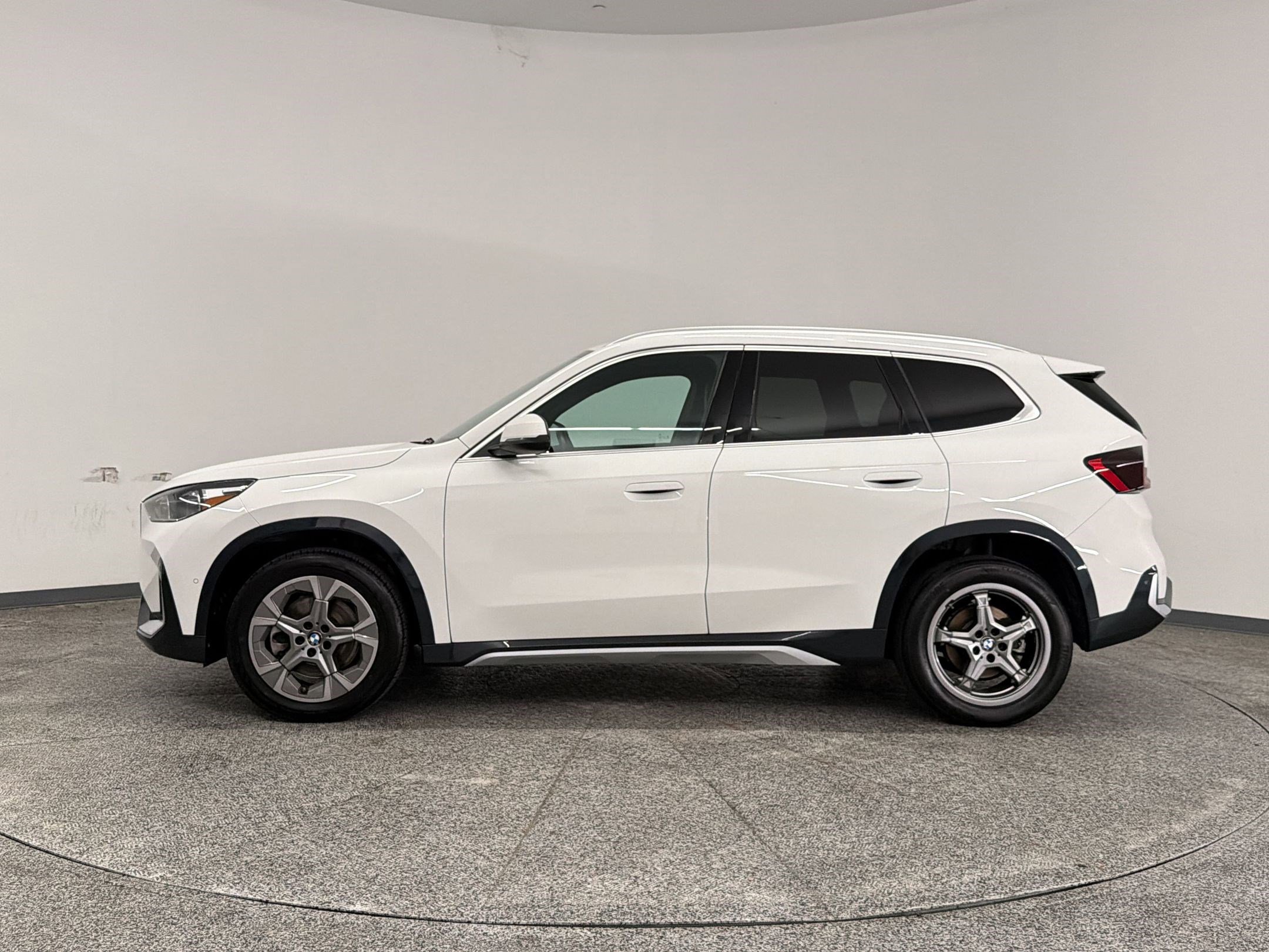 Used 2025 BMW X1 xDrive28i AWD/4WD image 2