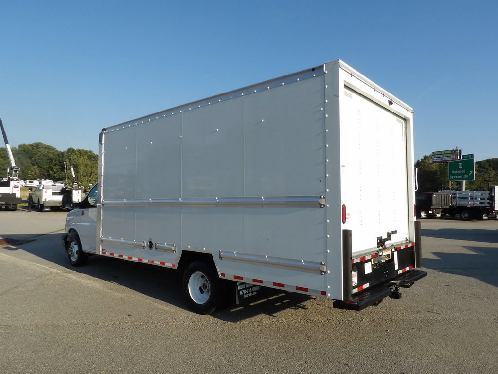 Used 2022 GMC Savana 3500 Extended w/ Power Convenience Package RWD image 4