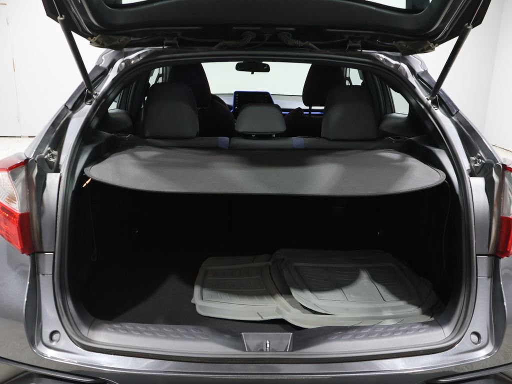 Used 2022 Toyota C-HR XLE image 4
