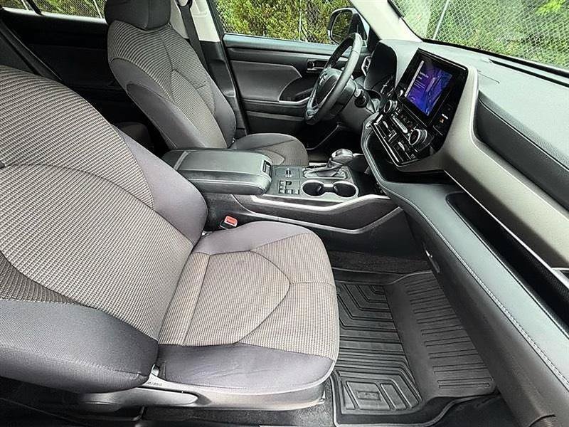 Used 2023 Toyota Highlander LE FWD image 54