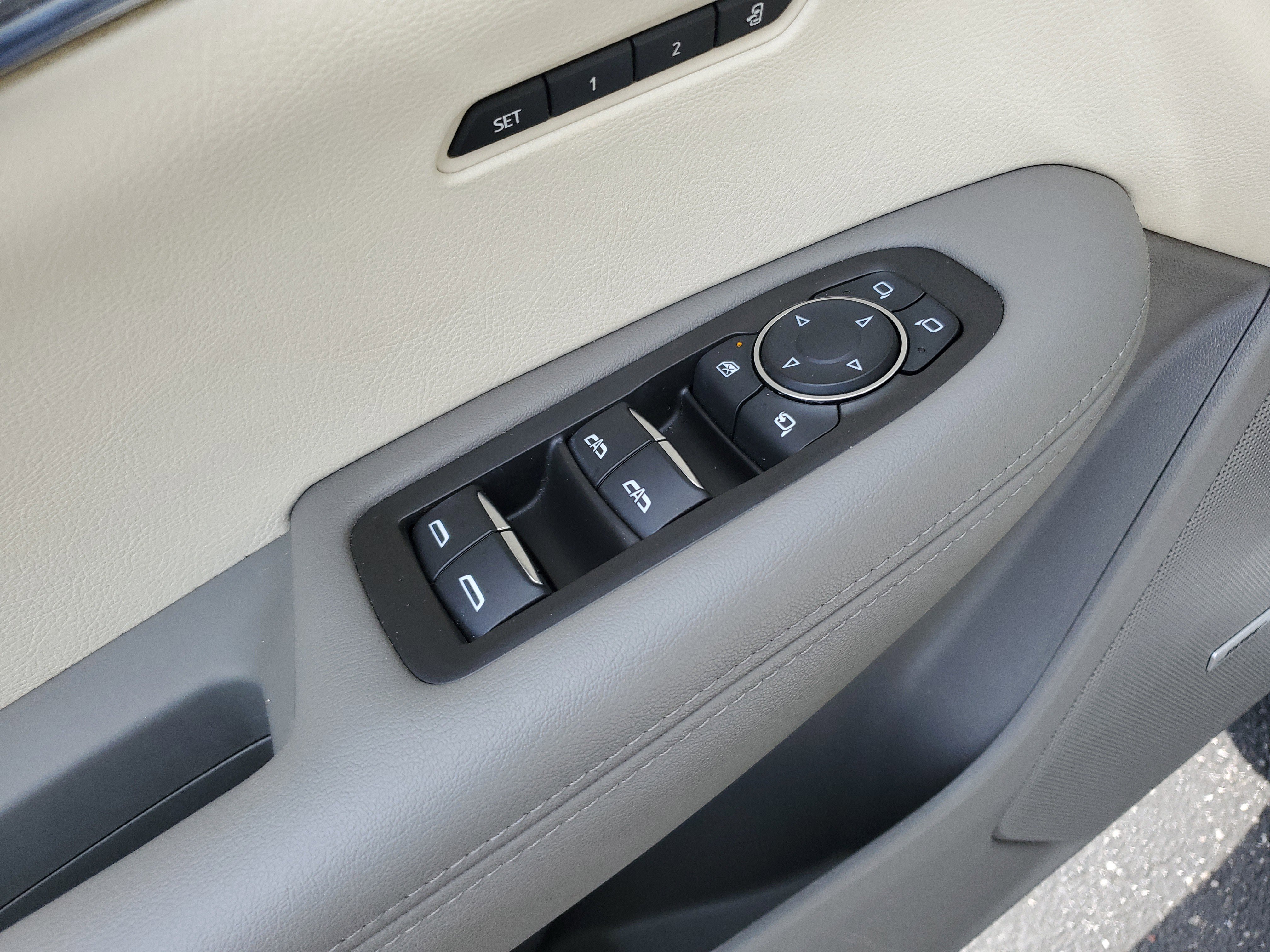 Used 2021 Cadillac XT6 Premium Luxury w/ LPO, Floor Liner Package image 18