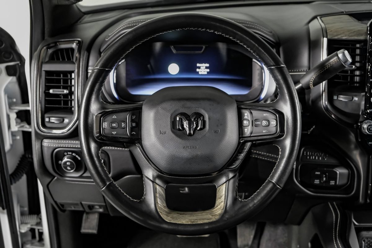 Used 2025 RAM 3500 Limited AWD/4WD image 17