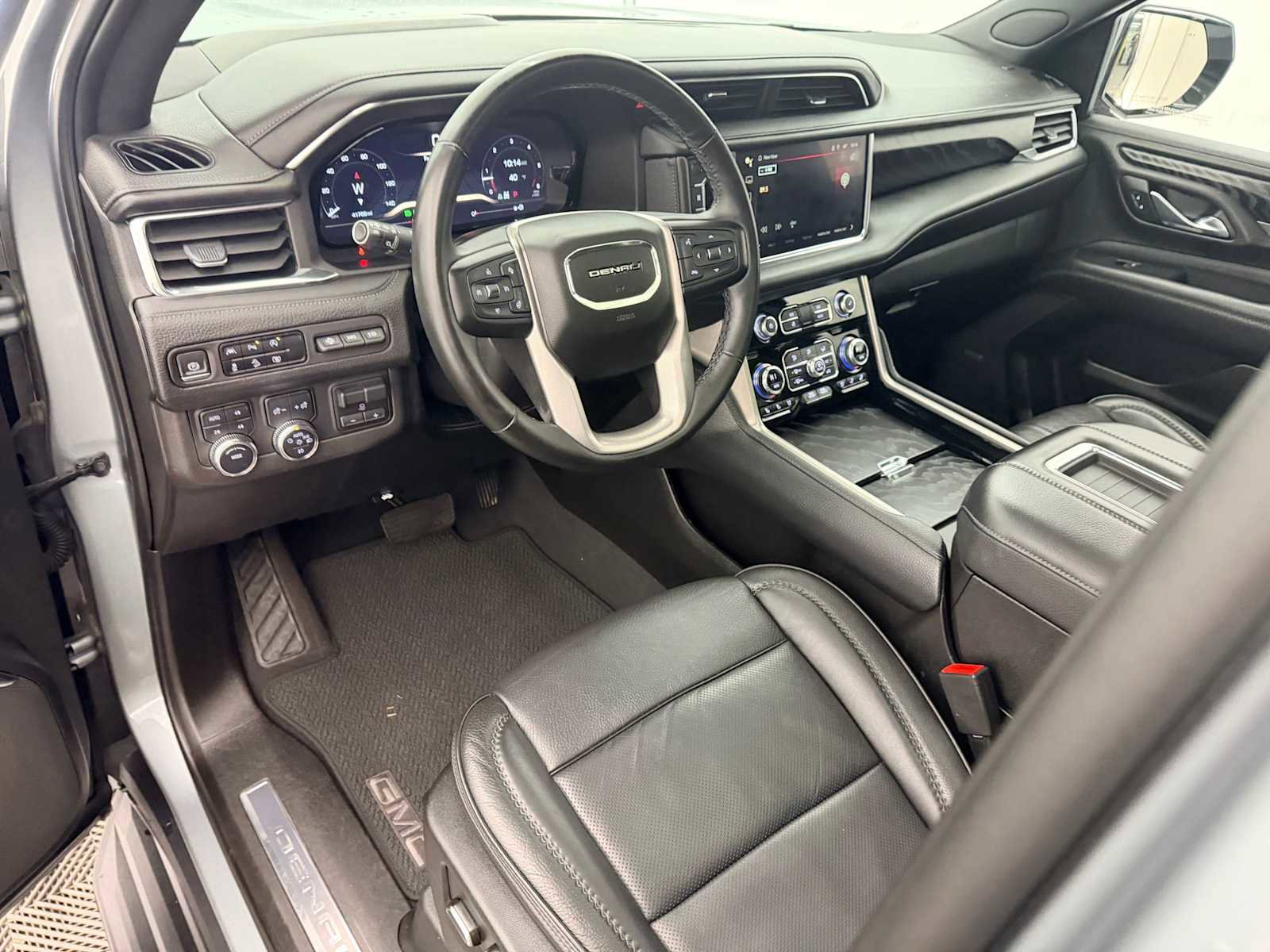 Used 2023 GMC Yukon Denali image 2