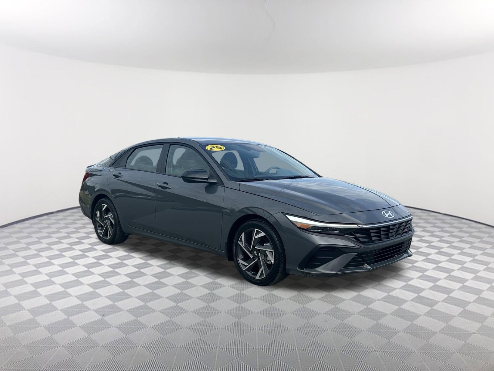 Used 2025 Hyundai Elantra Sport FWD image 4