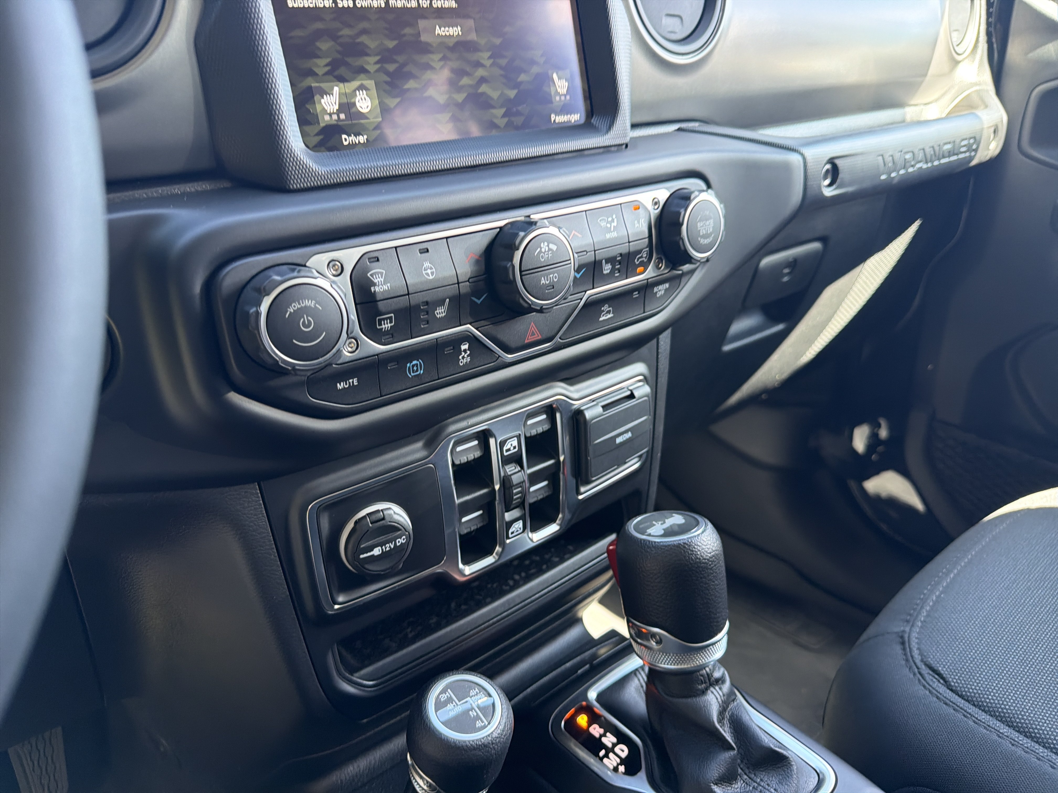 Used 2023 Jeep Wrangler Unlimited w/ Cold Weather Group AWD/4WD image 12