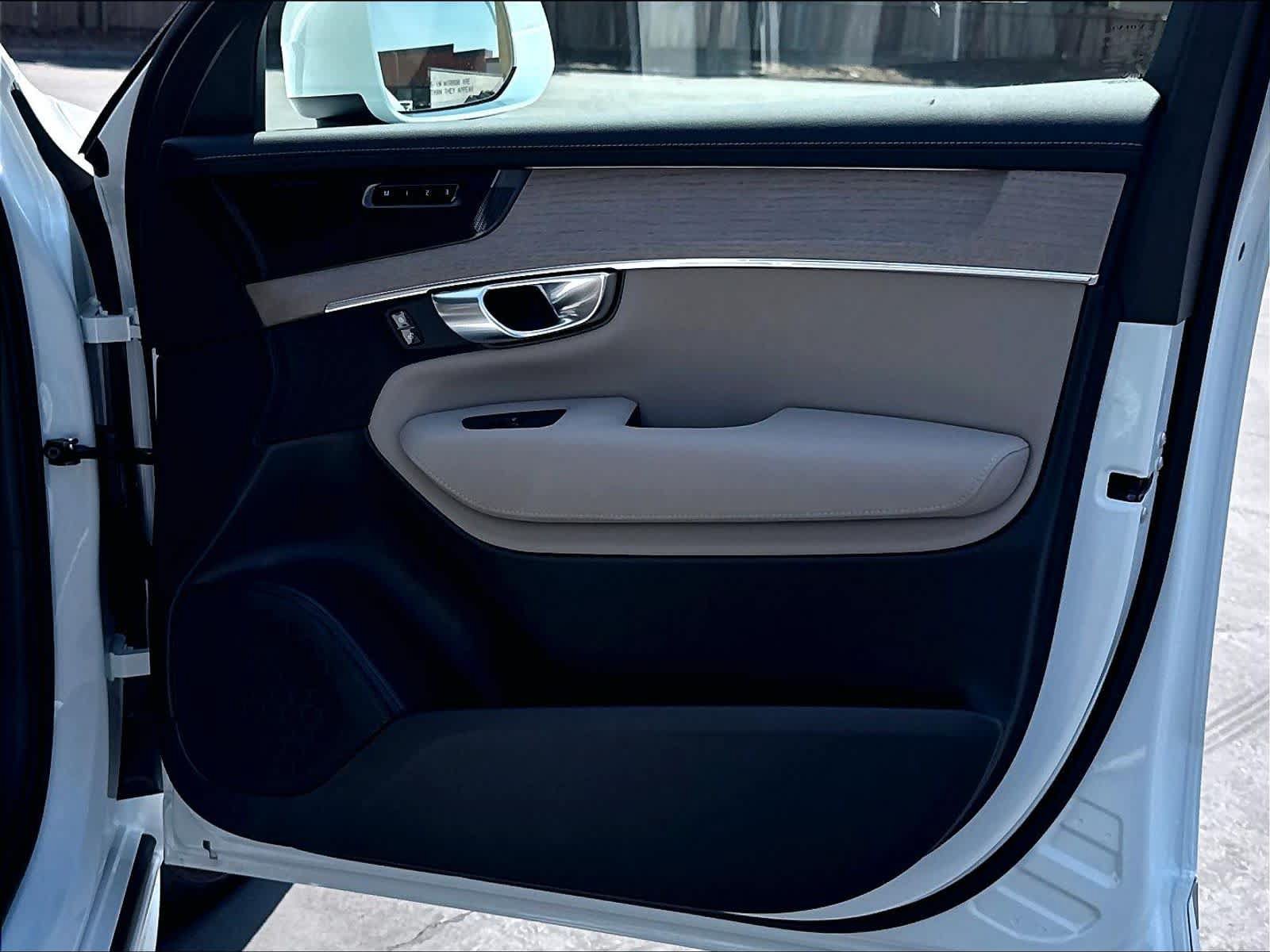 New 2026 Volvo XC90 T8 Ultra w/ Protection Package AWD/4WD image 31