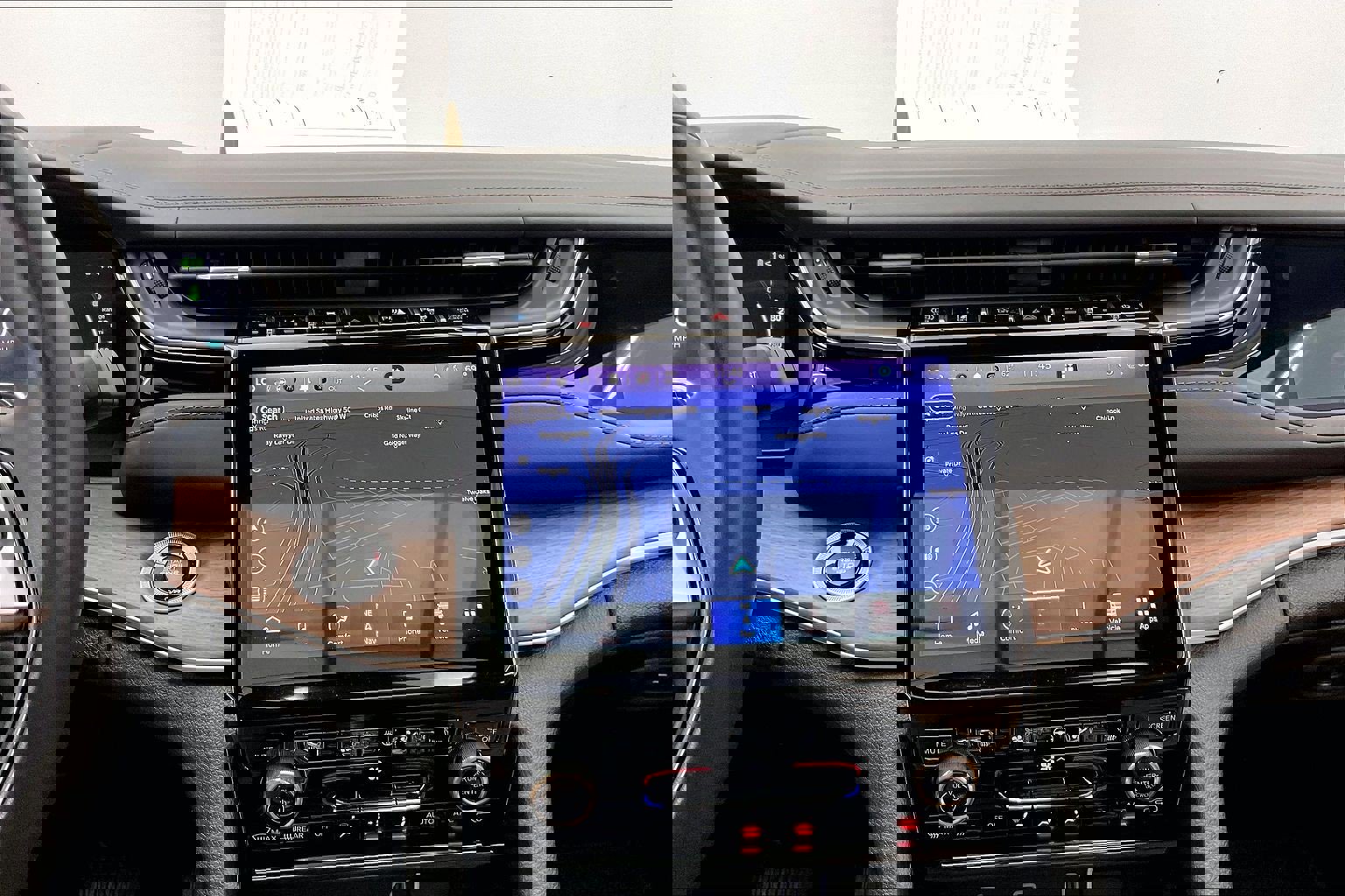 Used 2022 Jeep Grand Cherokee Summit w/ Advanced Protech Group IV AWD/4WD image 5