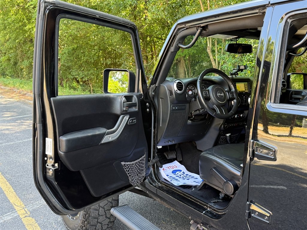 Used 2015 Jeep Wrangler Unlimited Rubicon w/ Dual Top Group AWD/4WD image 35