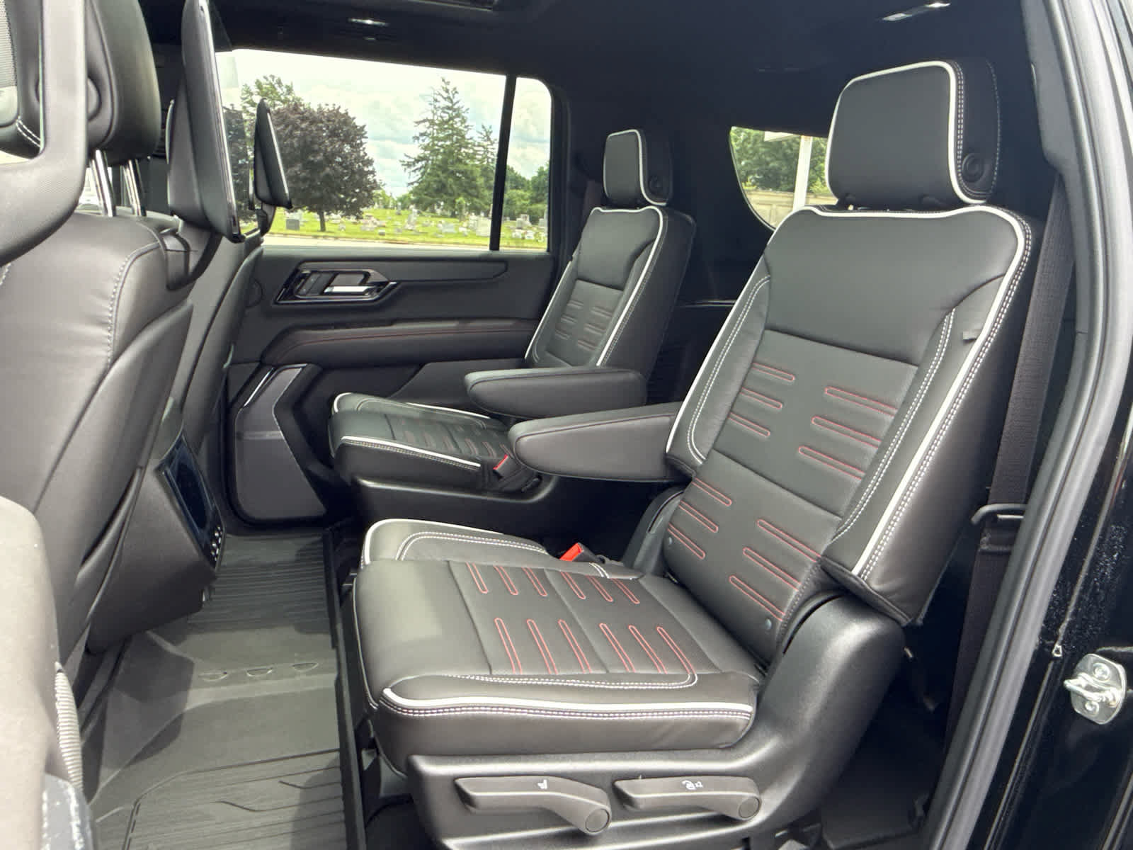 New 2026 GMC Yukon XL AT4 Ultimate w/ LPO, Floor Liner Package AWD/4WD image 25