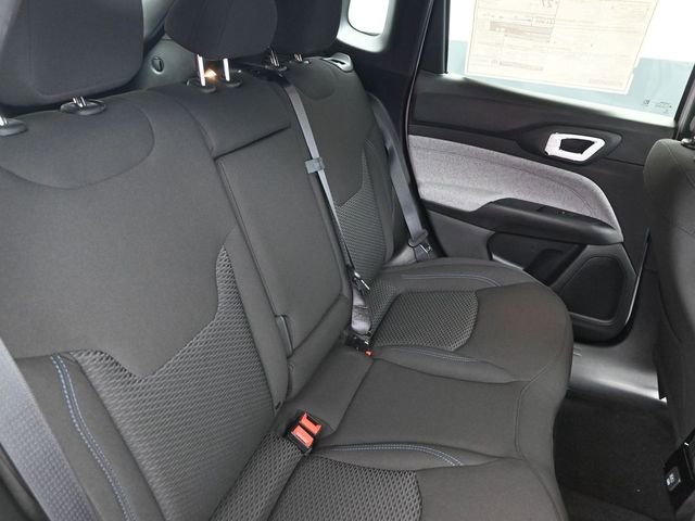 Used 2025 Jeep Compass Sport image 16