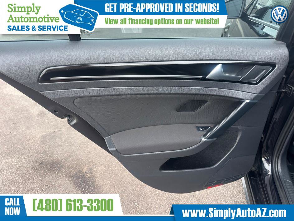 Used 2017 Volkswagen Golf 4-Door FWD image 26