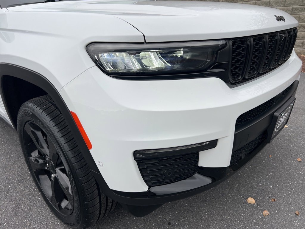Used 2023 Jeep Grand Cherokee L Limited w/ Luxury Tech Group II image 8
