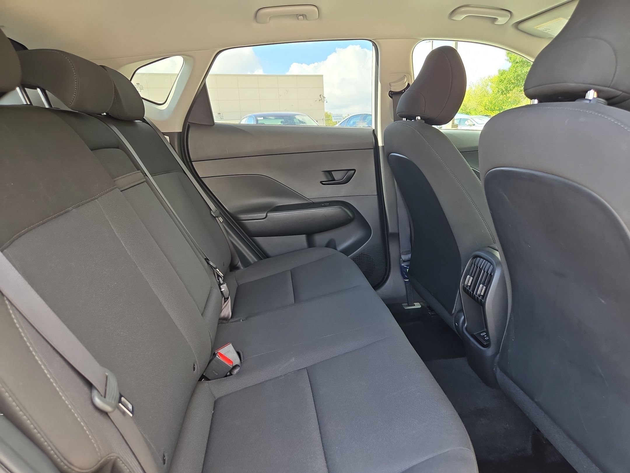 Used 2025 Hyundai Kona SEL FWD image 25