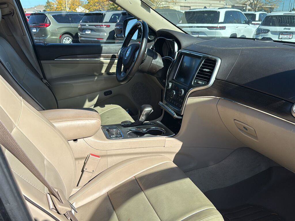 Used 2016 Jeep Grand Cherokee Overland w/ Advanced Technology Group AWD/4WD image 10