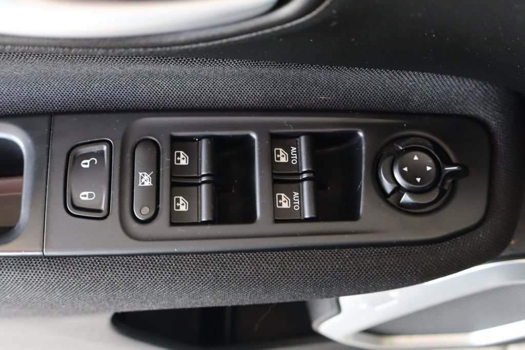 Used 2019 Jeep Renegade Latitude FWD image 14