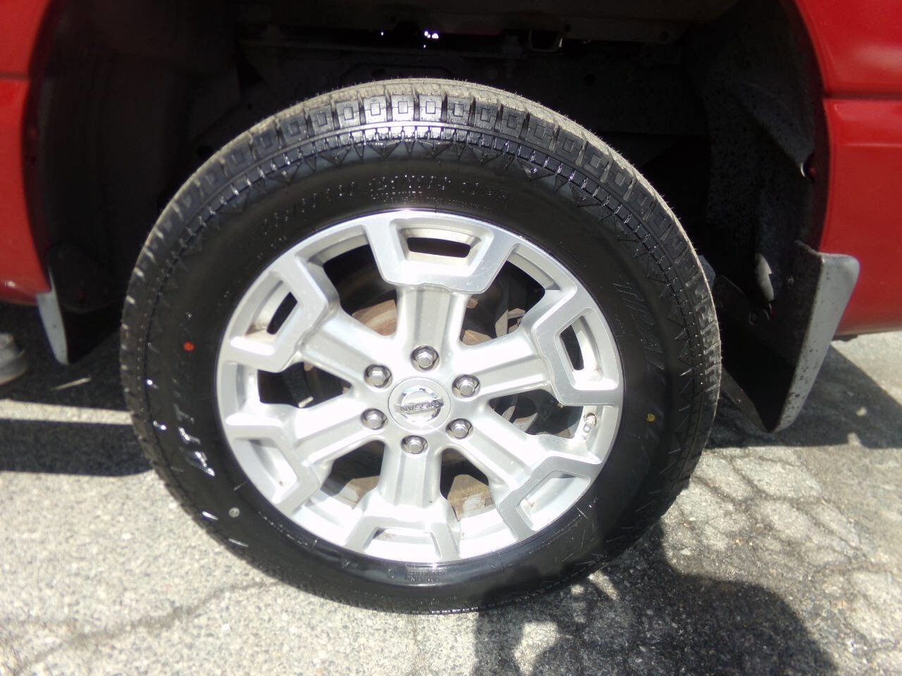 Used 2019 Nissan Titan SL image 19