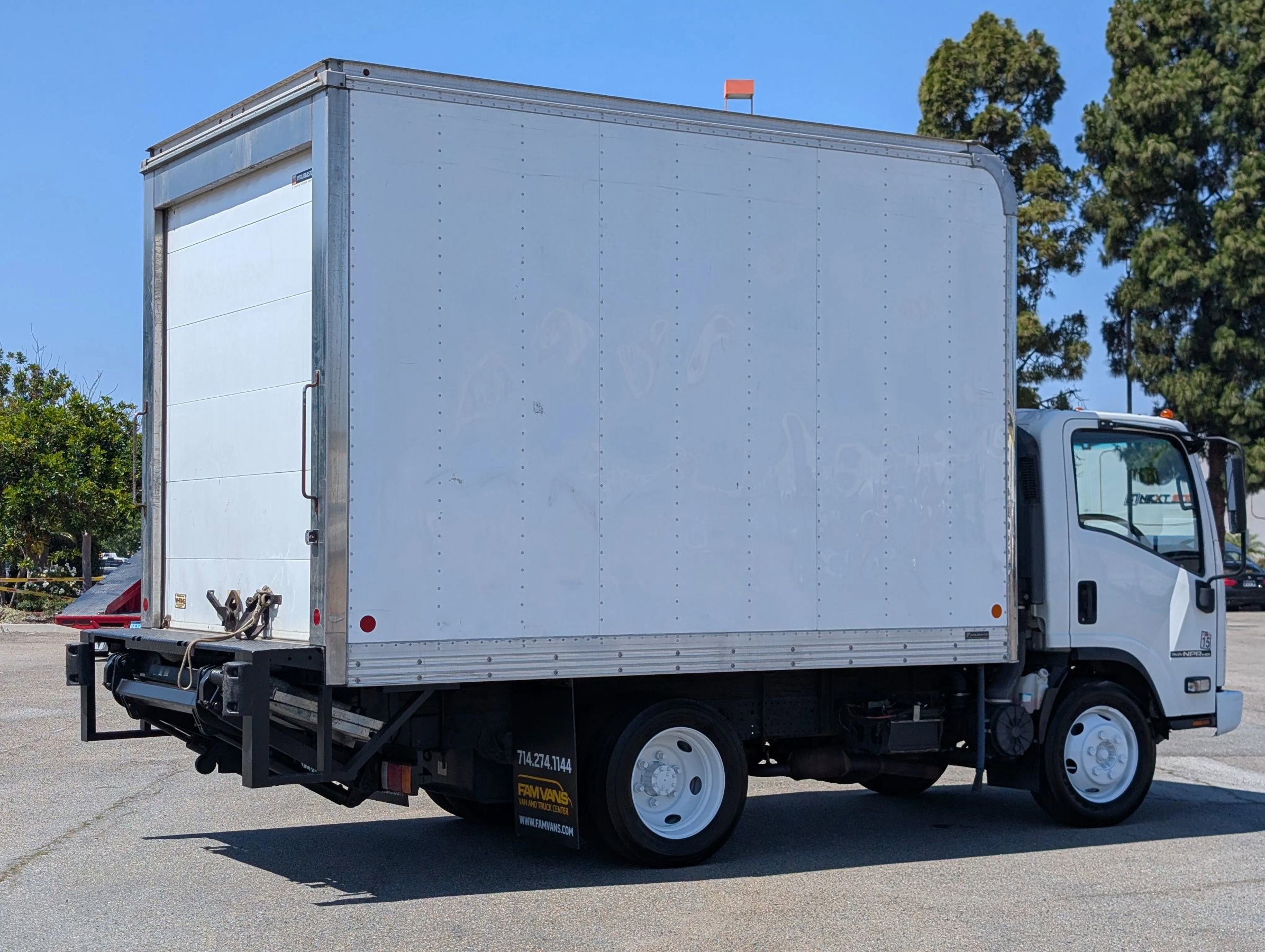 Used 2019 Isuzu NPR RWD image 7
