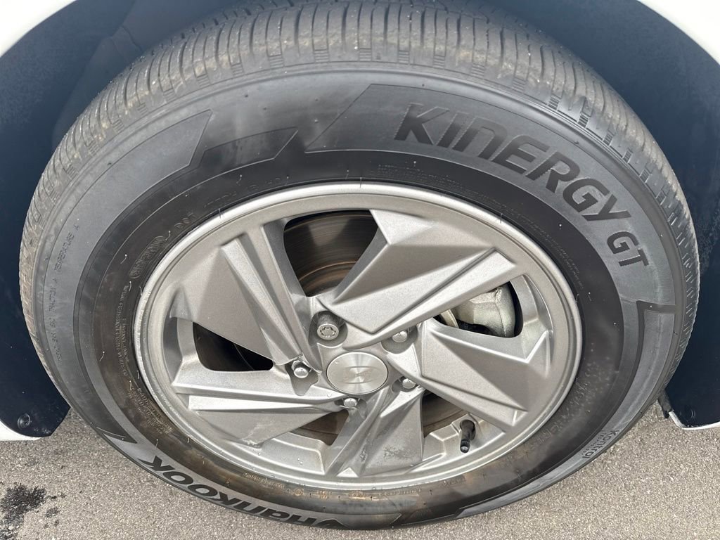 Used 2025 Hyundai Elantra SE image 29