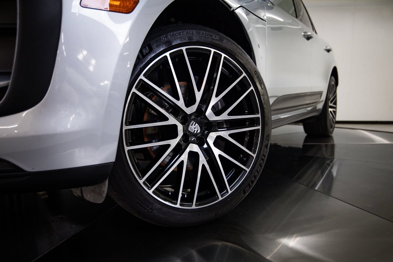 Certified 2024 Porsche Macan AWD/4WD image 12