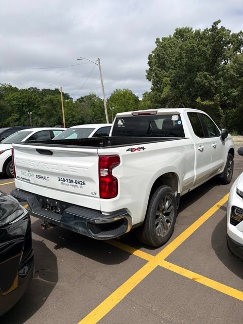 Used 2022 Chevrolet Silverado 1500 LT AWD/4WD image 3