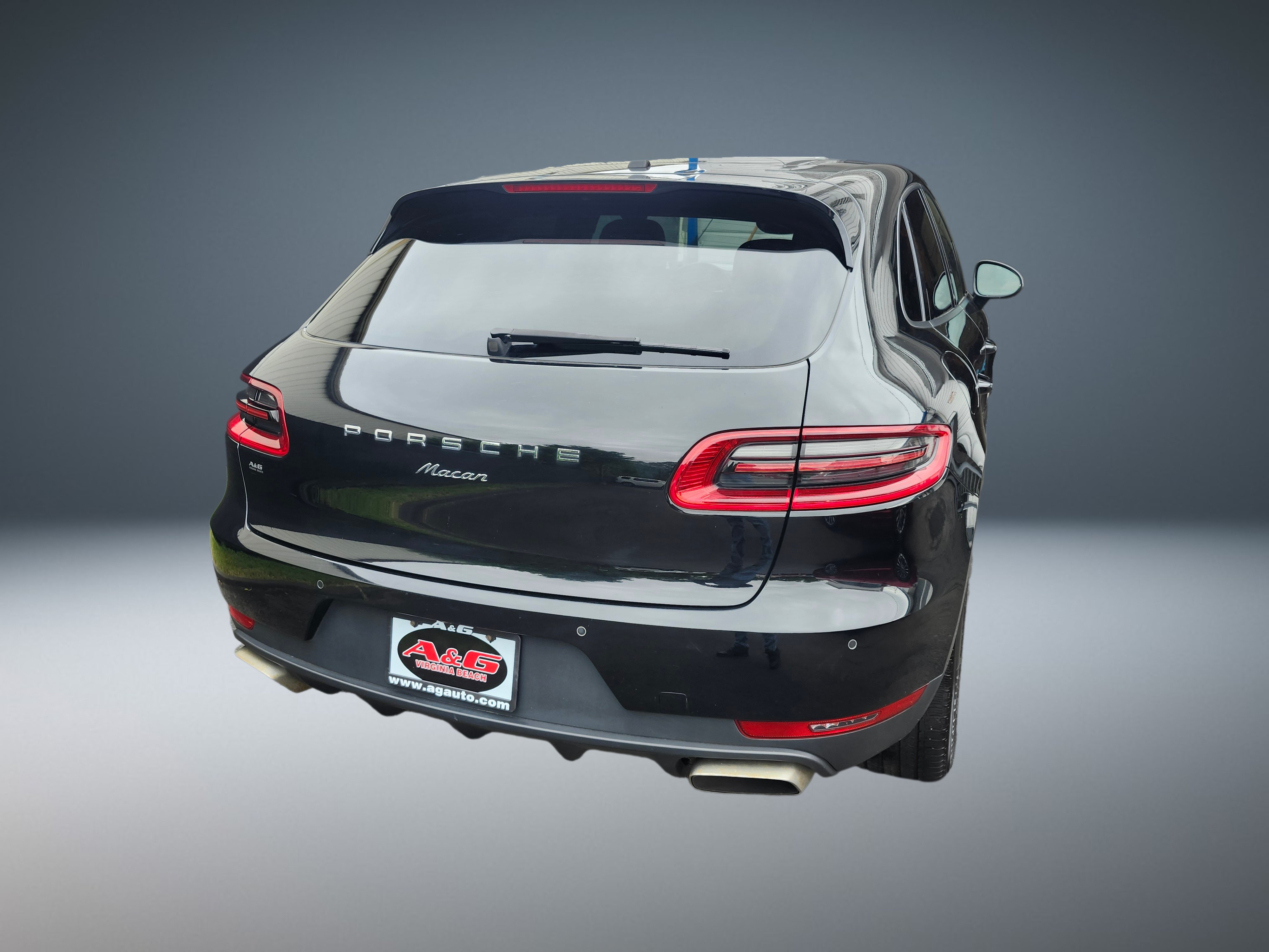 Used 2018 Porsche Macan AWD/4WD image 3