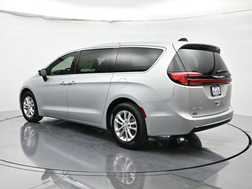 New 2026 Chrysler Pacifica Select image 8