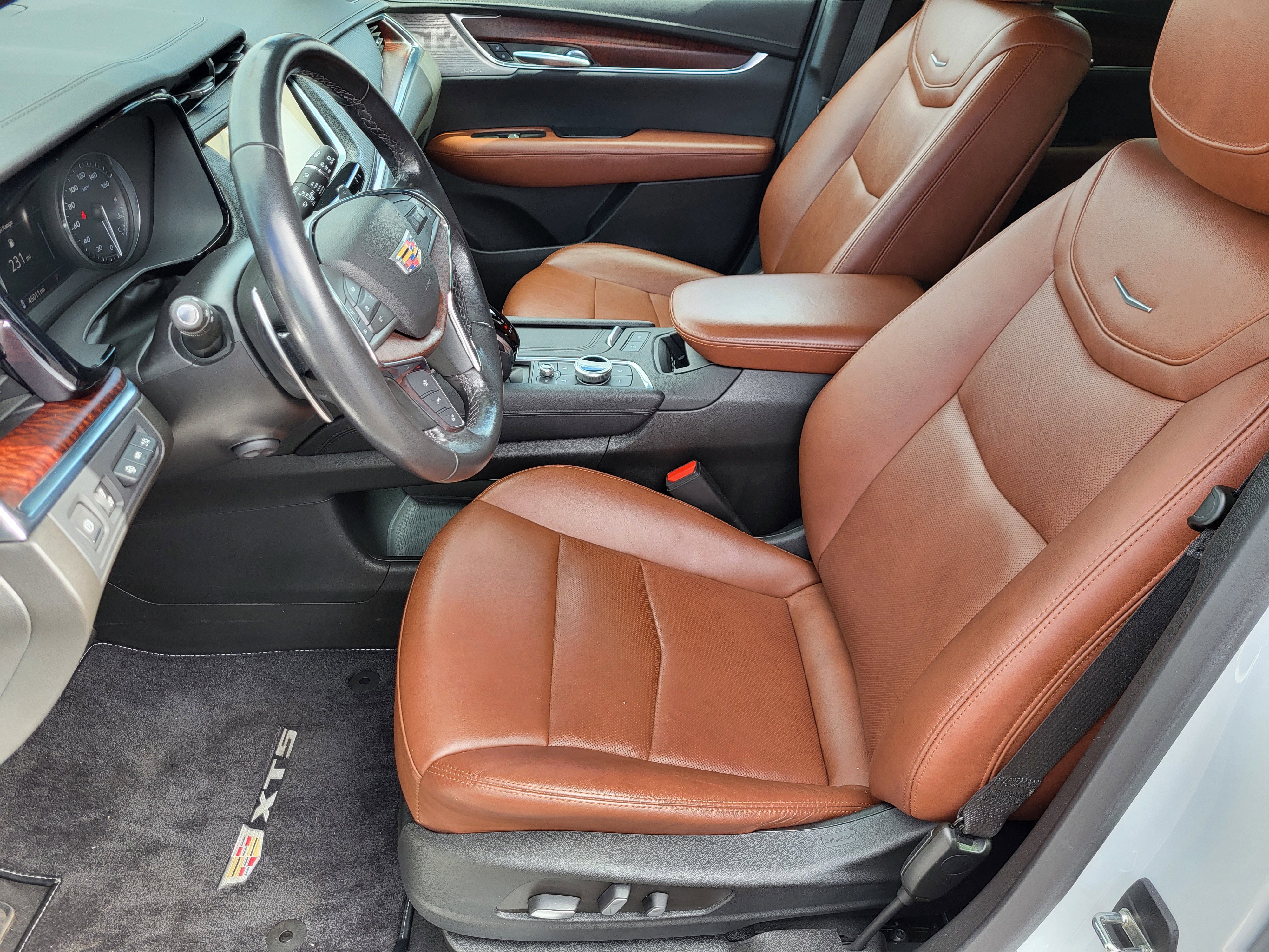 Used 2023 Cadillac XT5 Sportv w/ Technology Package image 8