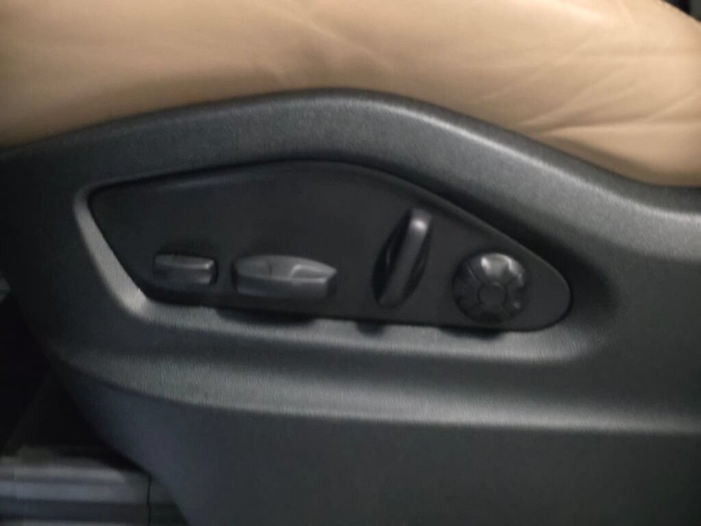 Certified 2025 Porsche Cayenne Coupe AWD/4WD image 40