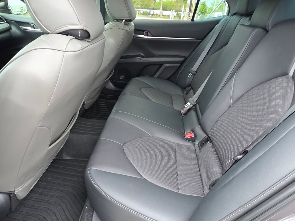 Used 2020 Toyota Camry XSE FWD image 17