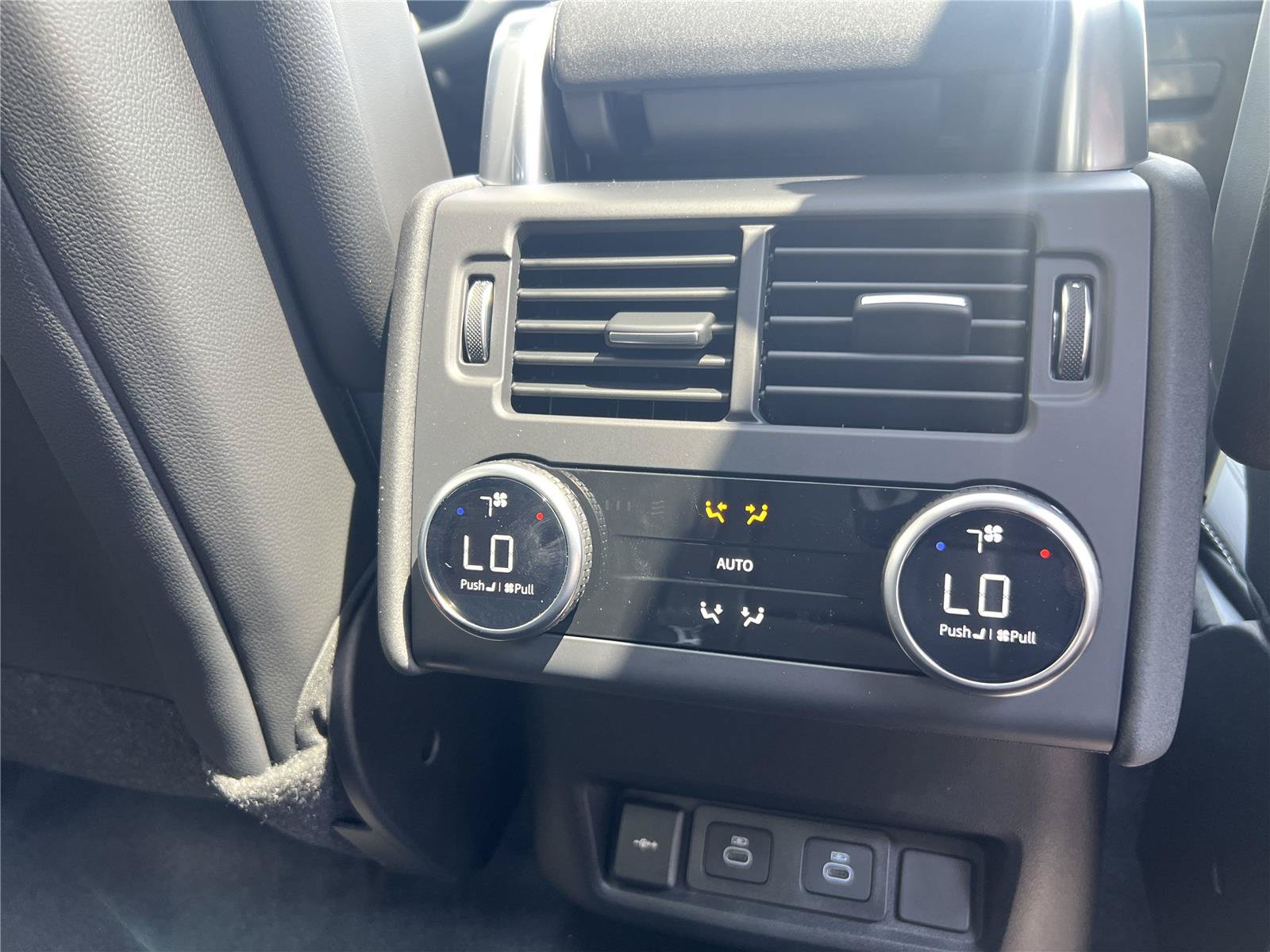 New 2025 Land Rover Discovery S AWD/4WD image 31