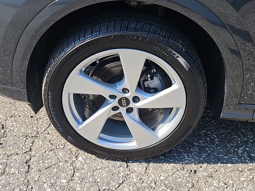 Certified 2025 Audi Q5 Premium Plus w/ Premium Plus AWD/4WD image 7