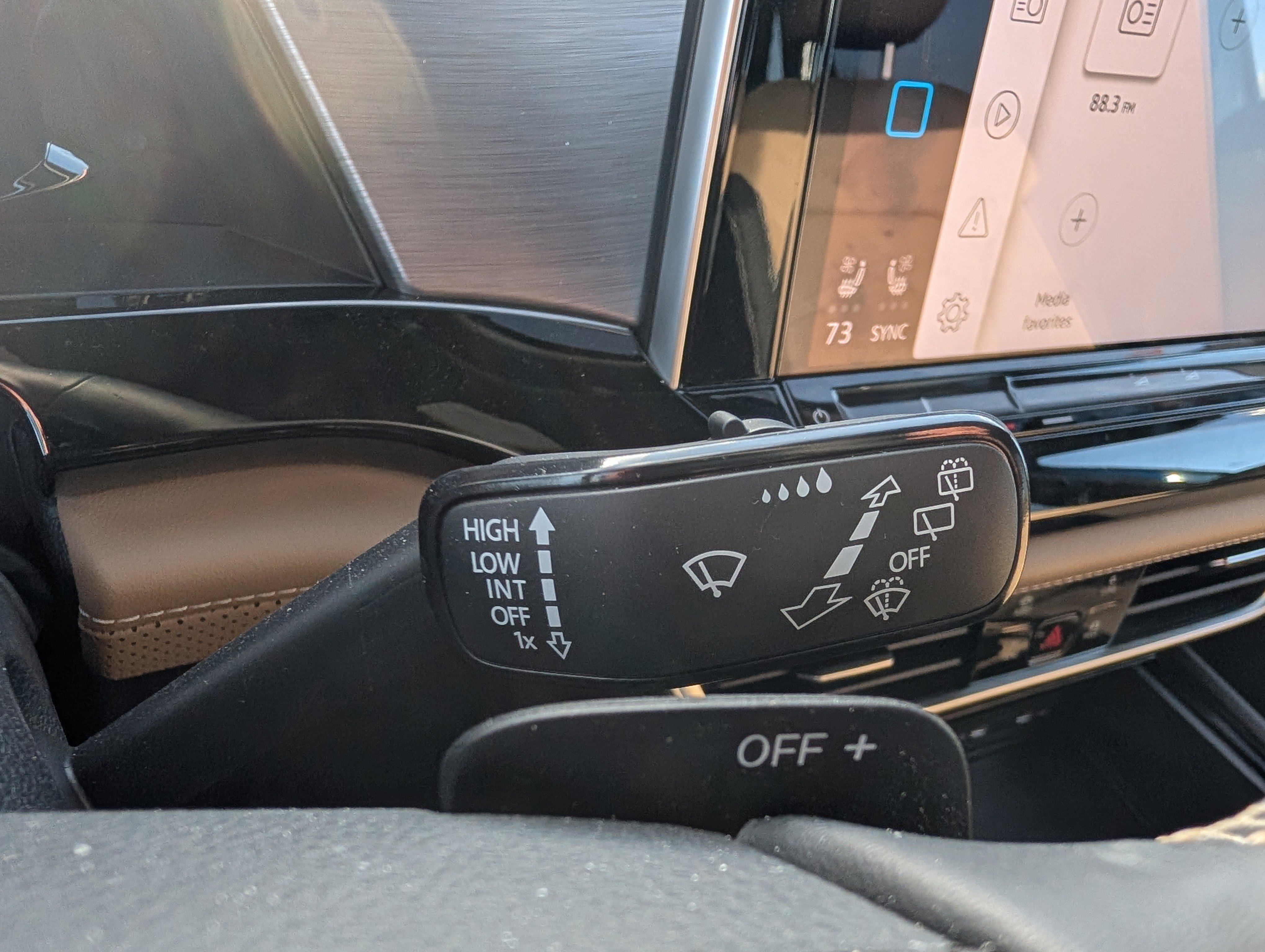 Certified 2025 Volkswagen Atlas Cross Sport SE image 26