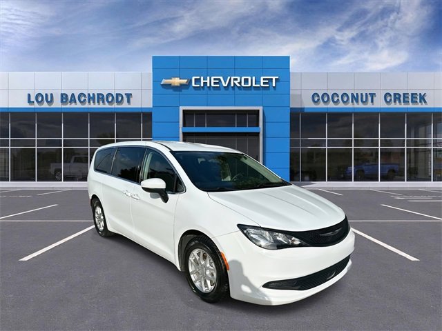 Used 2022 Chrysler Voyager LX image 1