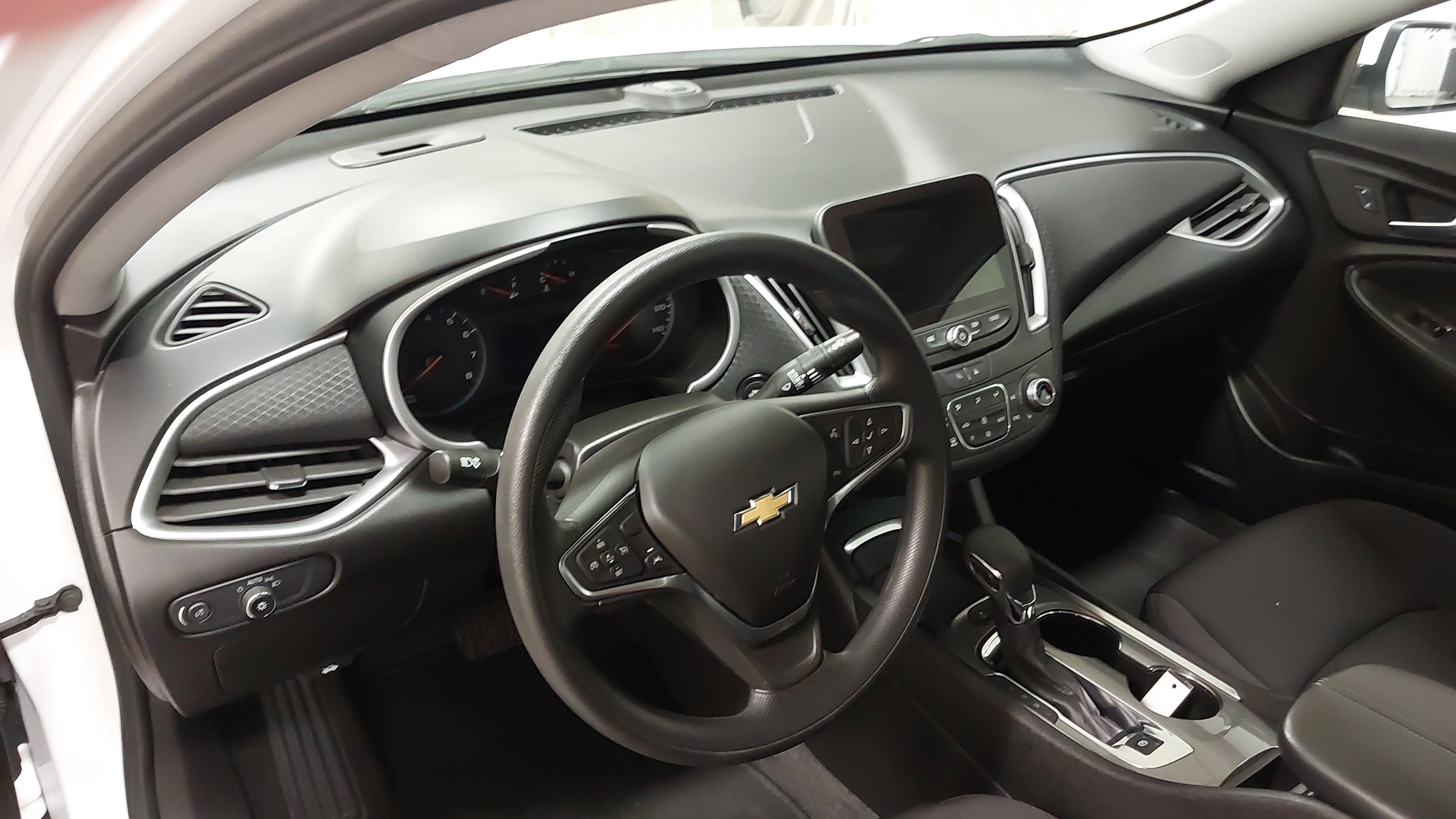 Used 2024 Chevrolet Malibu LT FWD image 17